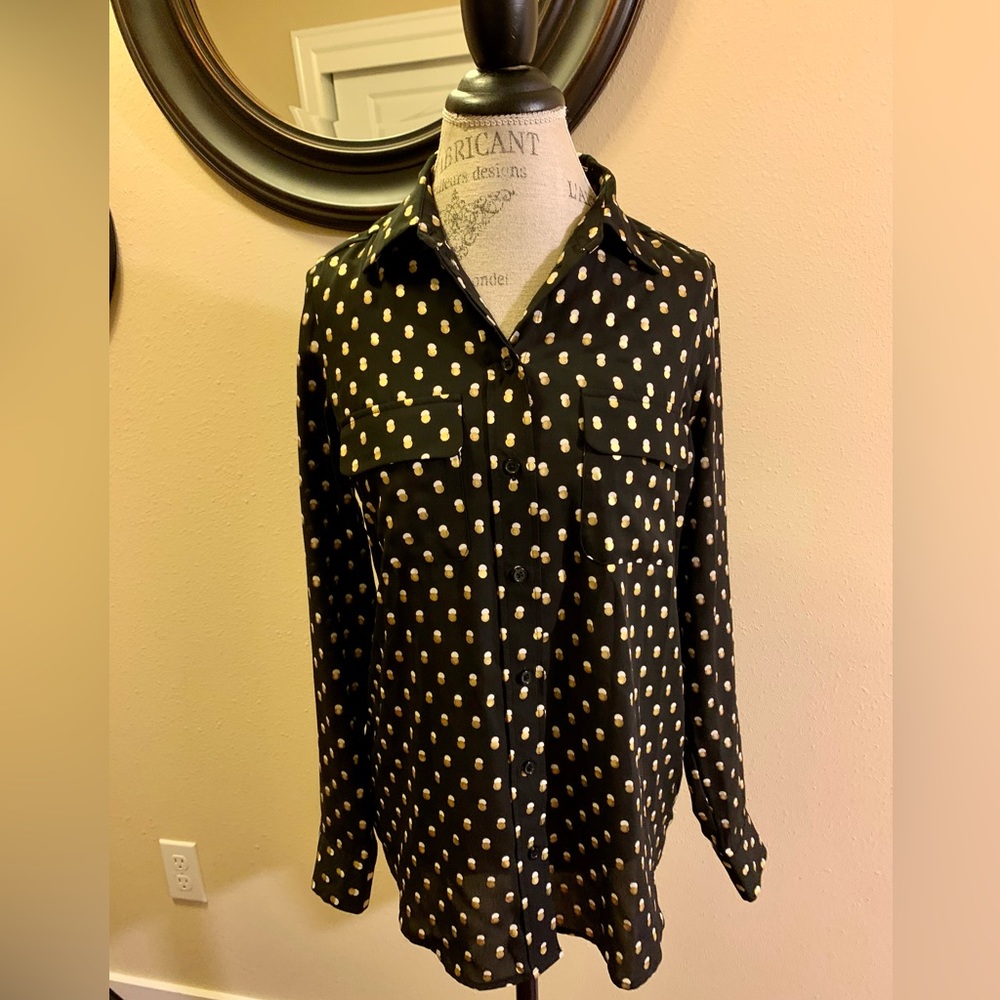 NWOT GORGEOUS WHO WHAT WEAR BLOUSE.NEVER WORN. METALLIC DOTS W/MATTE SILVER DOTS